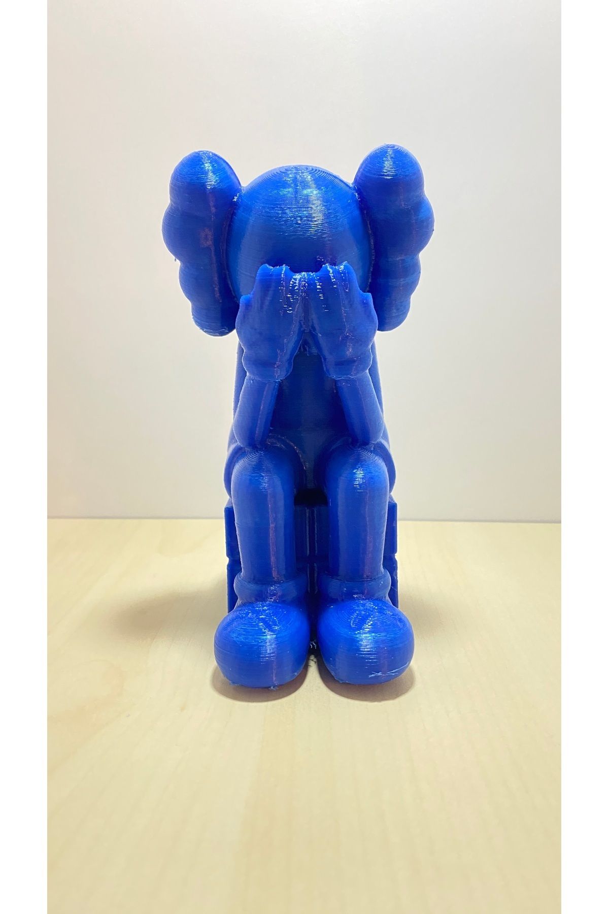 Oturan%20Kaws%20Standlı%20Figür